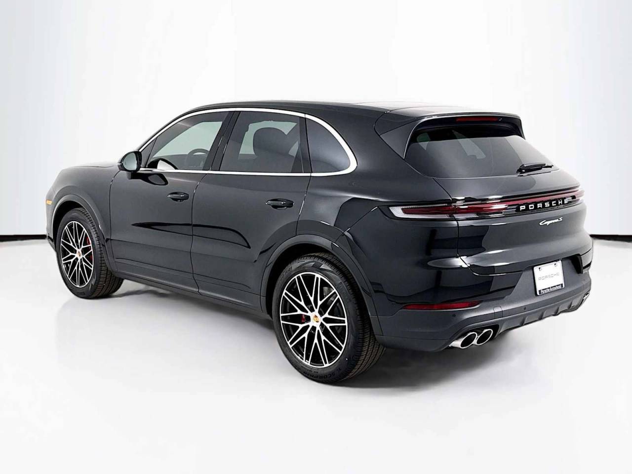 2025 Porsche Cayenne S photo 3