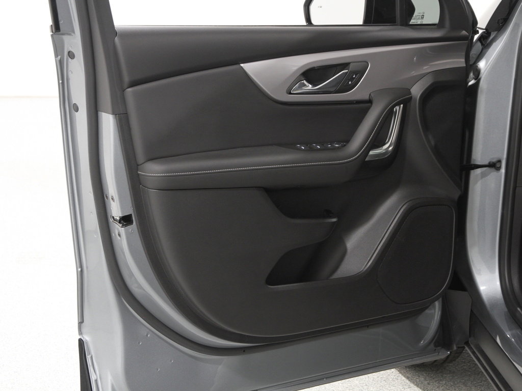 2025 Chevrolet Blazer 2LT photo 3