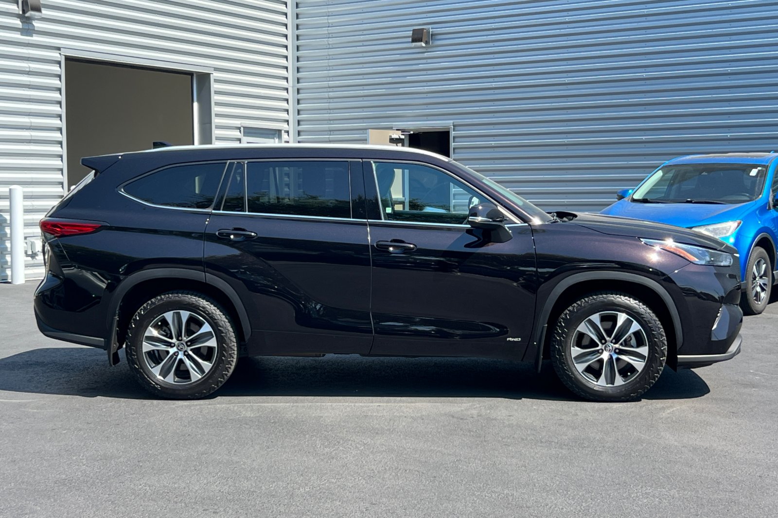2022 Toyota Highlander Hybrid XLE photo 3