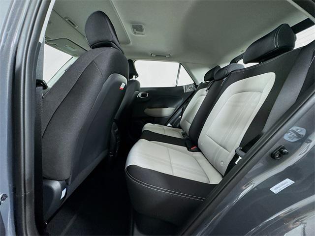 2025 Hyundai Venue SEL photo 29