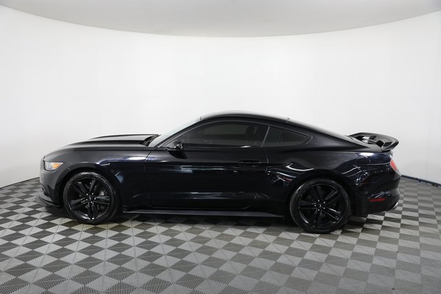 2017 Ford Mustang EcoBoost photo 18