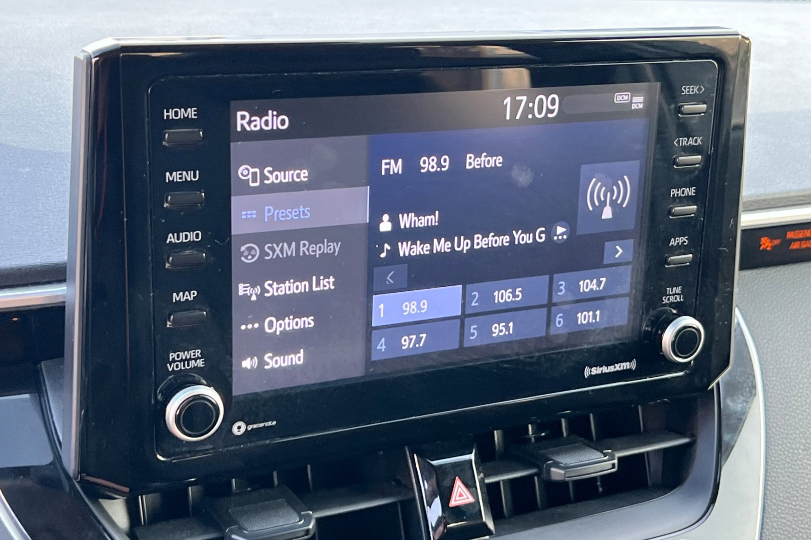 2022 Toyota Corolla LE photo 16