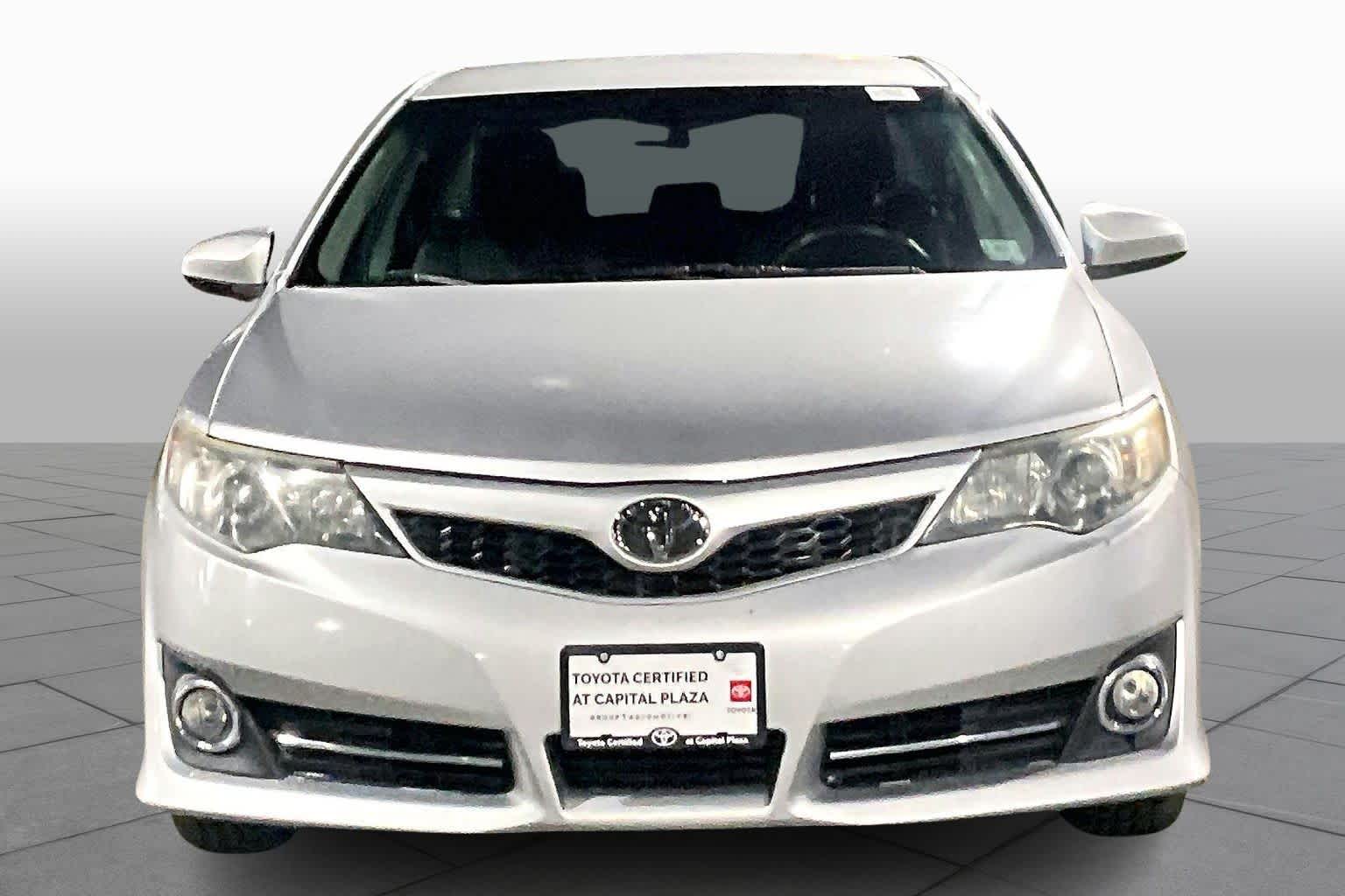 2014 Toyota Camry SE photo 3