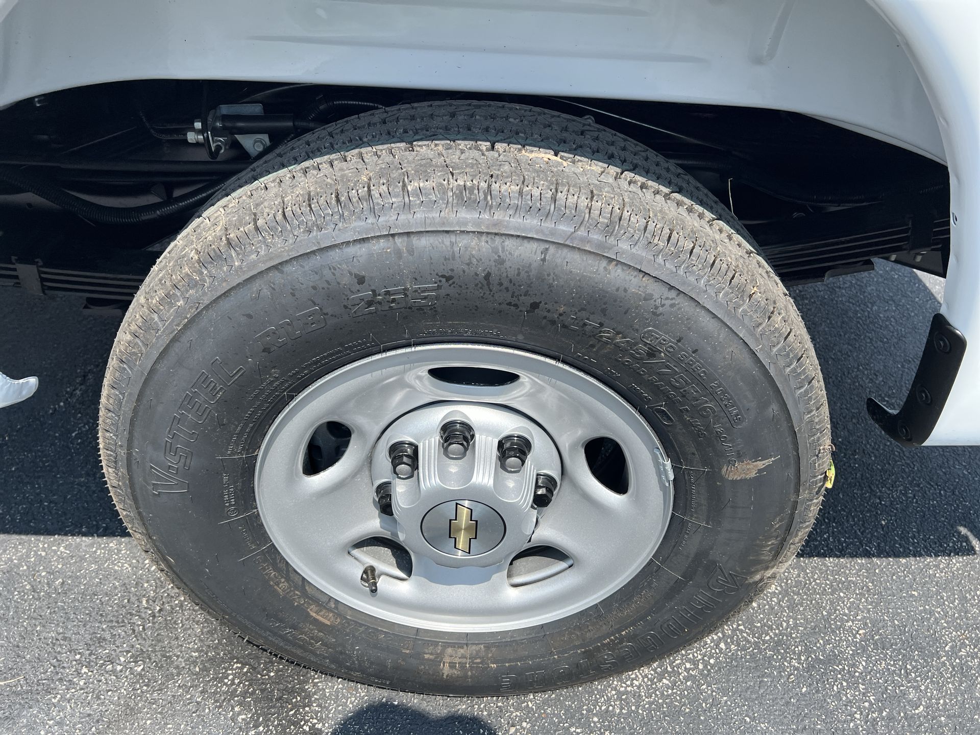 2025 Chevrolet Express Cargo 3500 photo 4