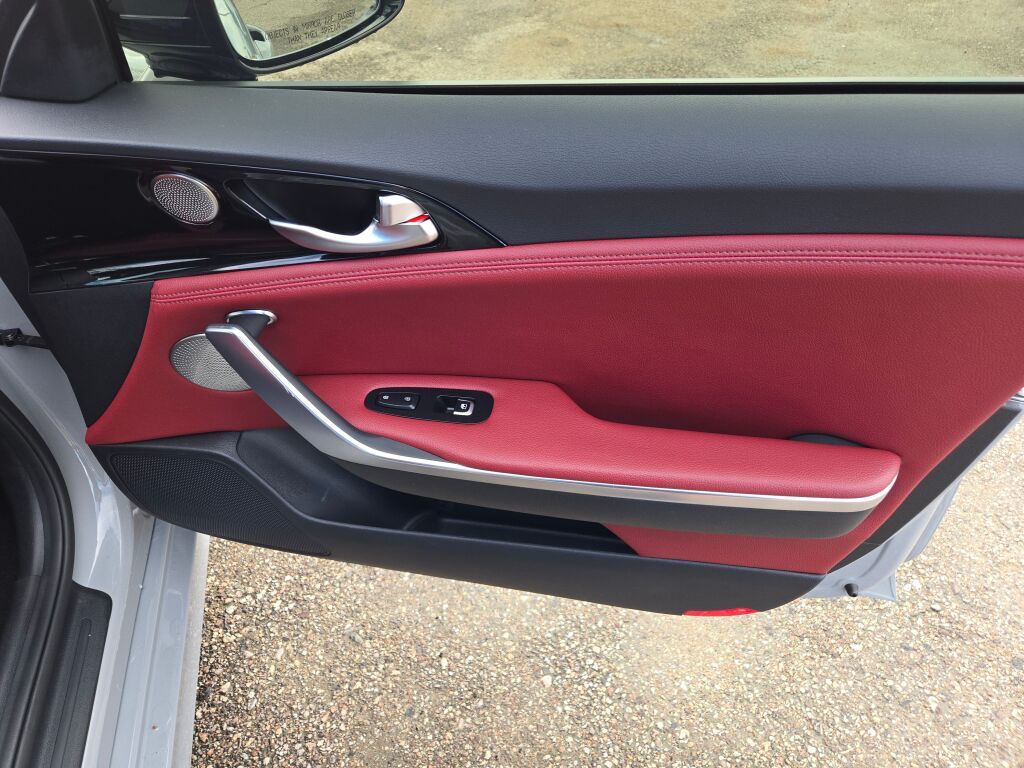 2023 Kia Stinger GT-Line photo 4