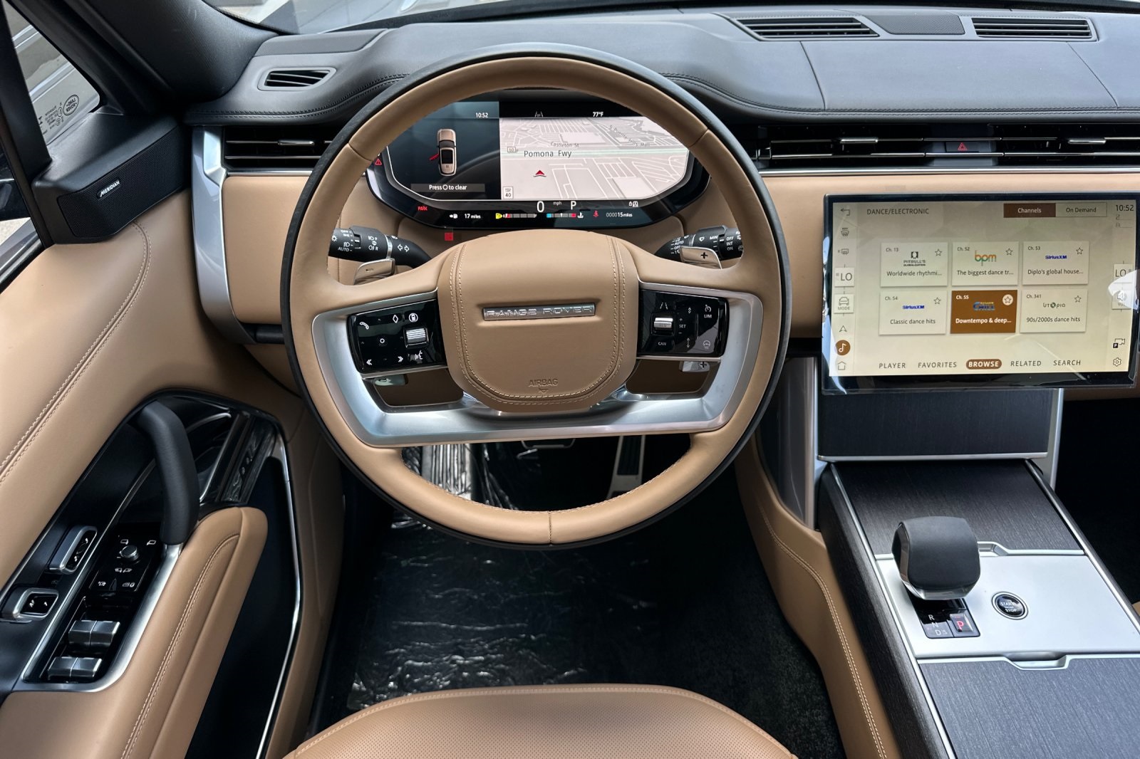 2025 Land Rover Range Rover SE photo 16