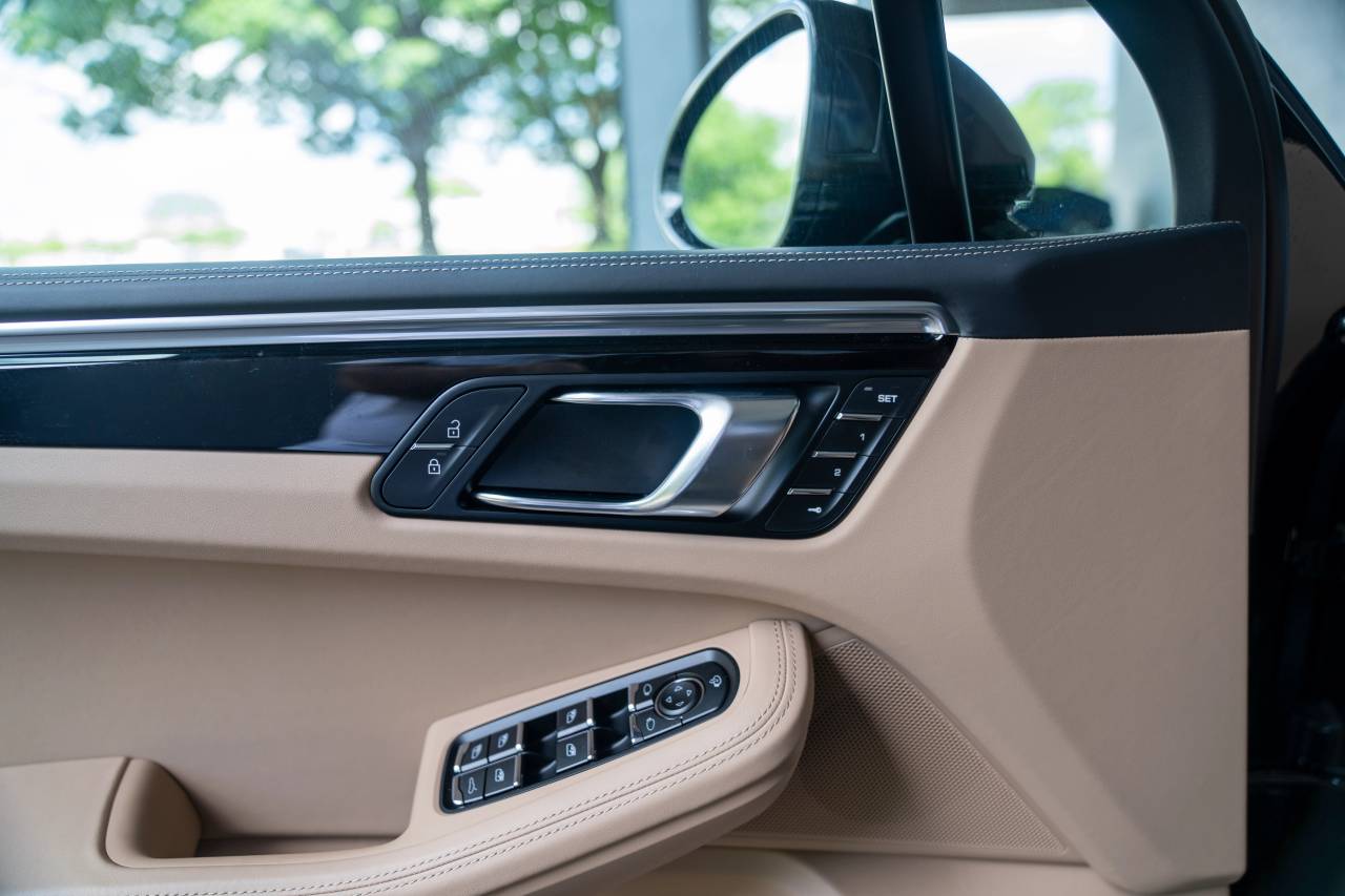 2025 Porsche Macan S photo 23