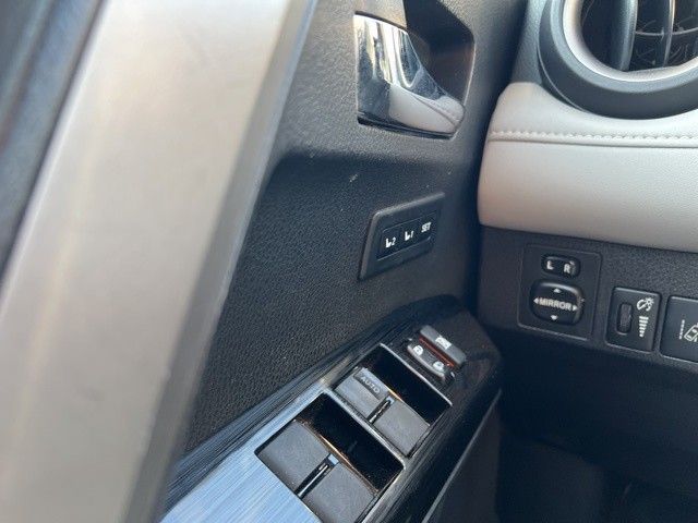 2017 Toyota RAV4 Limited photo 6