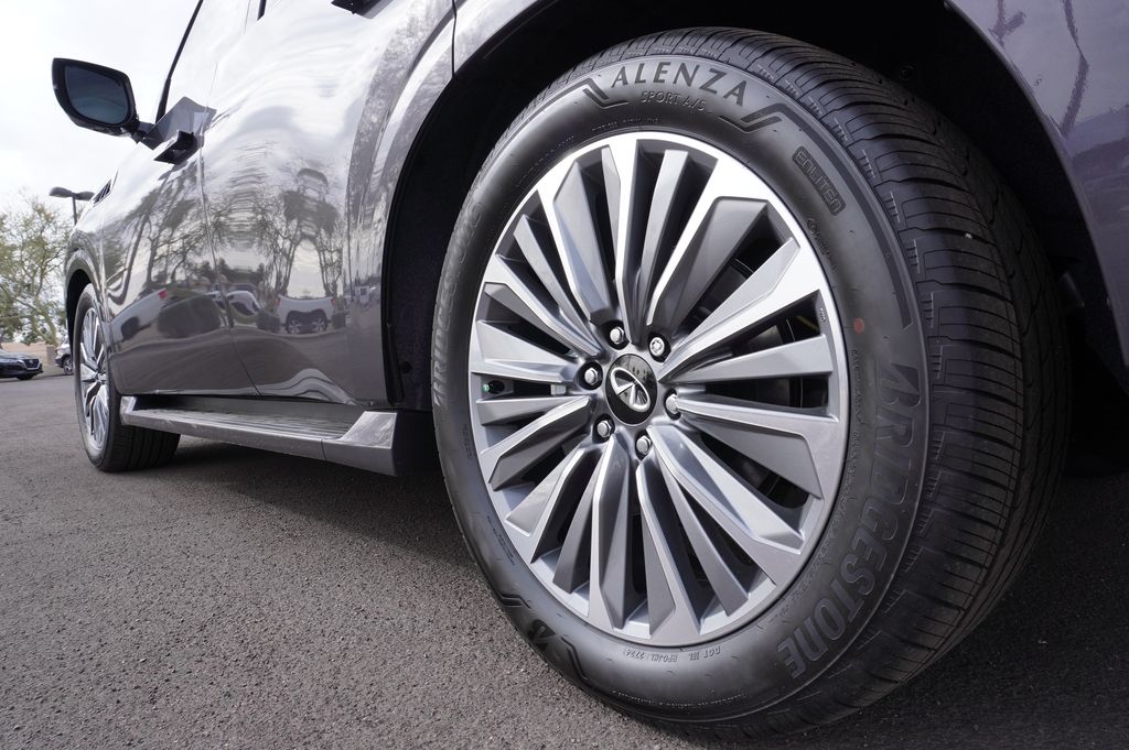 2025 Infiniti QX80 Luxe photo 6