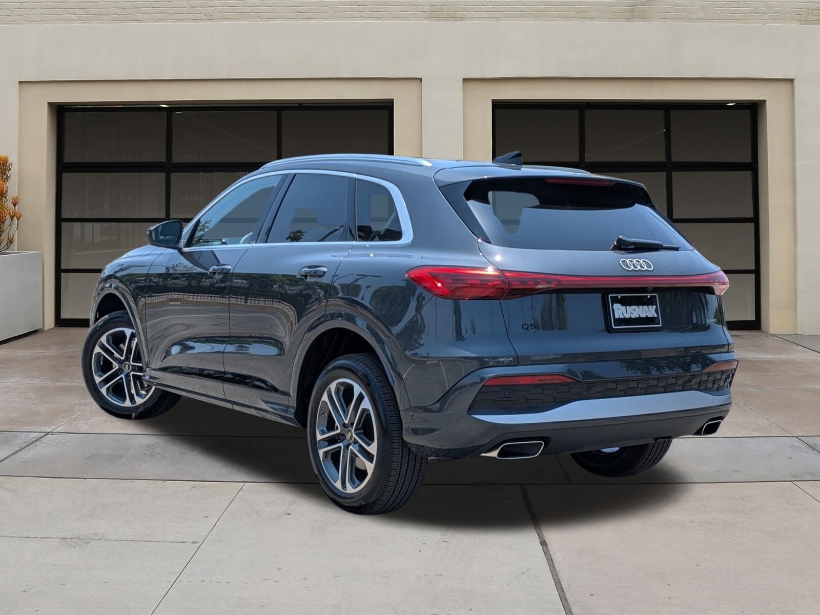 2025 Audi Q5 2.0T Premium Plus photo 3