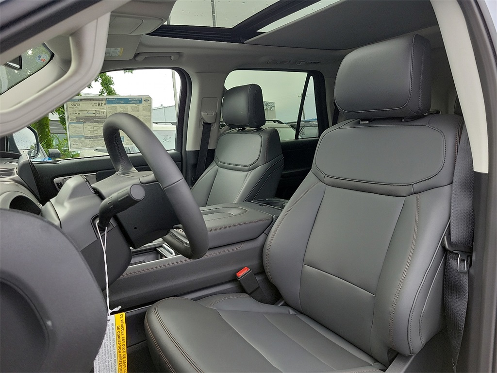 2025 Ford Expedition photo 11
