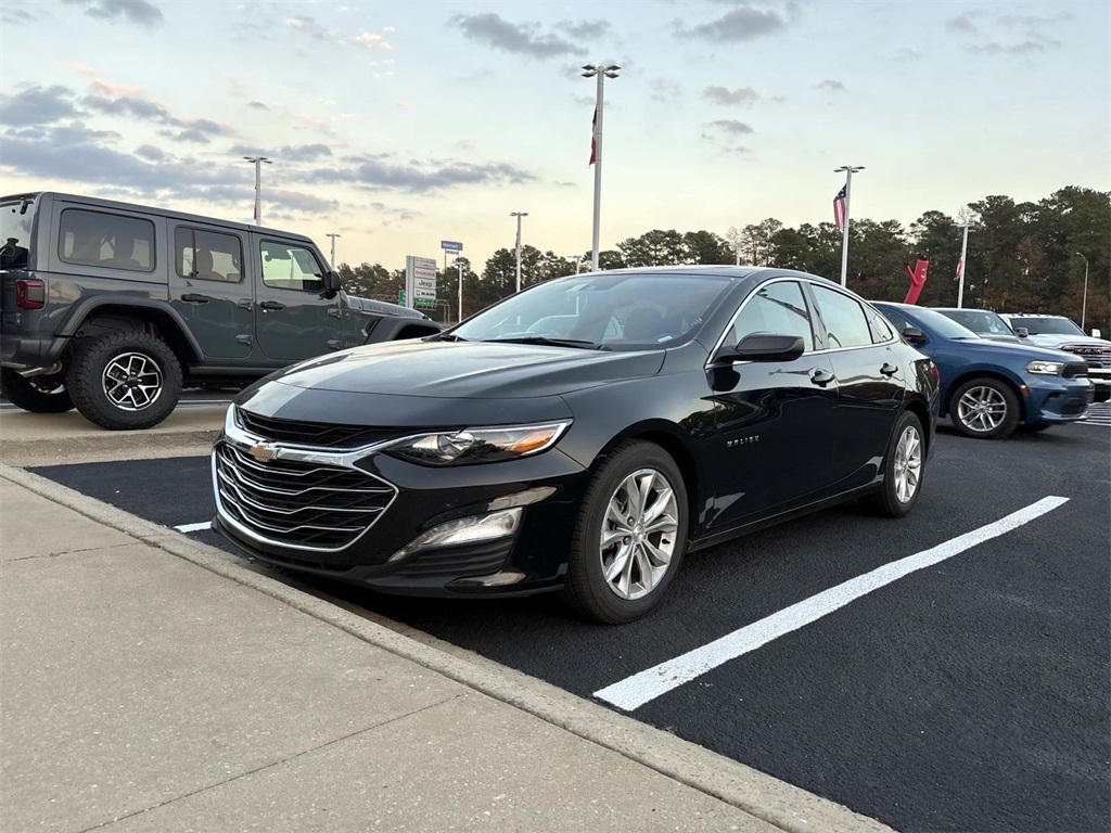 2024 Chevrolet Malibu 1LT photo 2