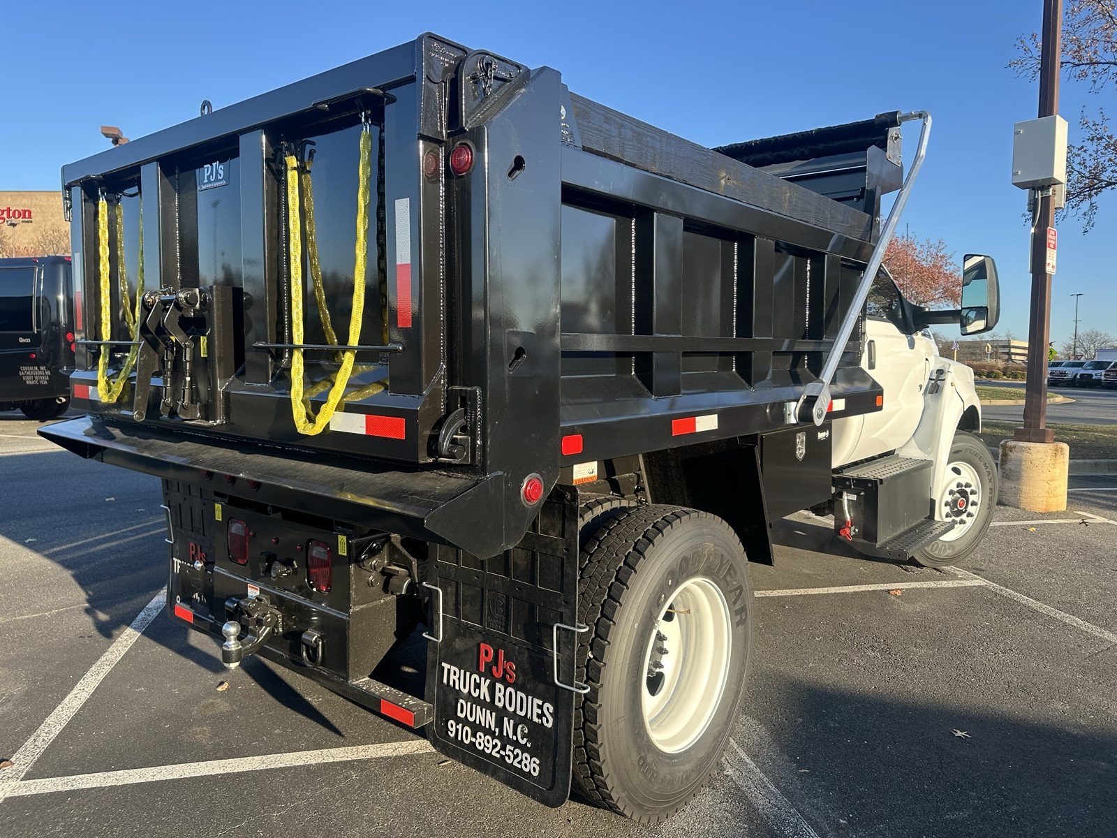 2025 Ford F-650 Base photo 3
