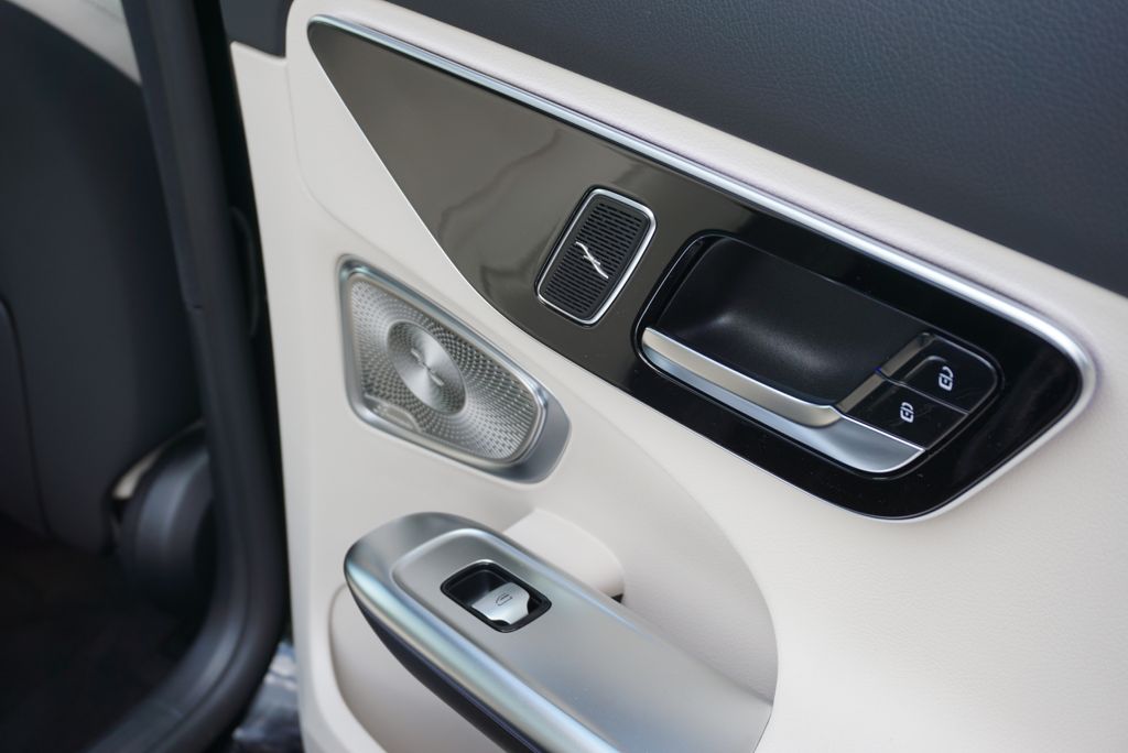 2025 Mercedes Benz C 300 photo 49