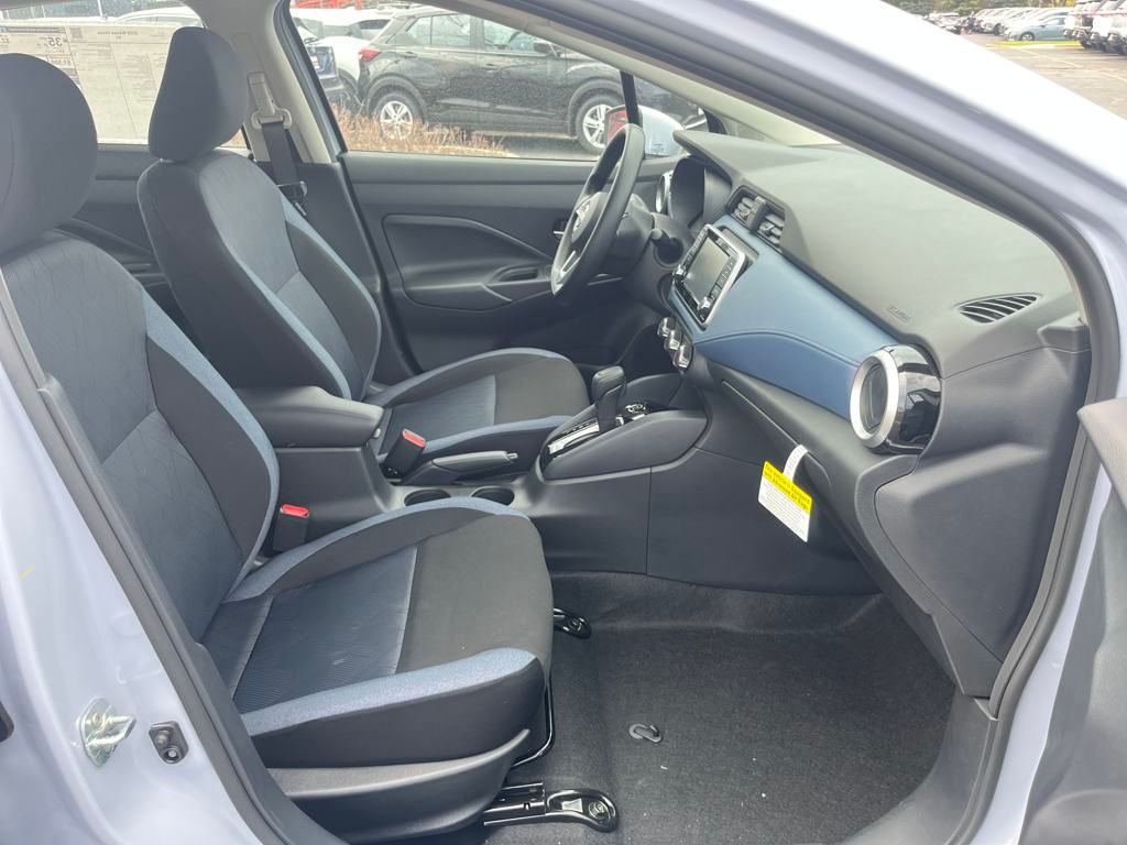 2025 Nissan Versa SV photo 15