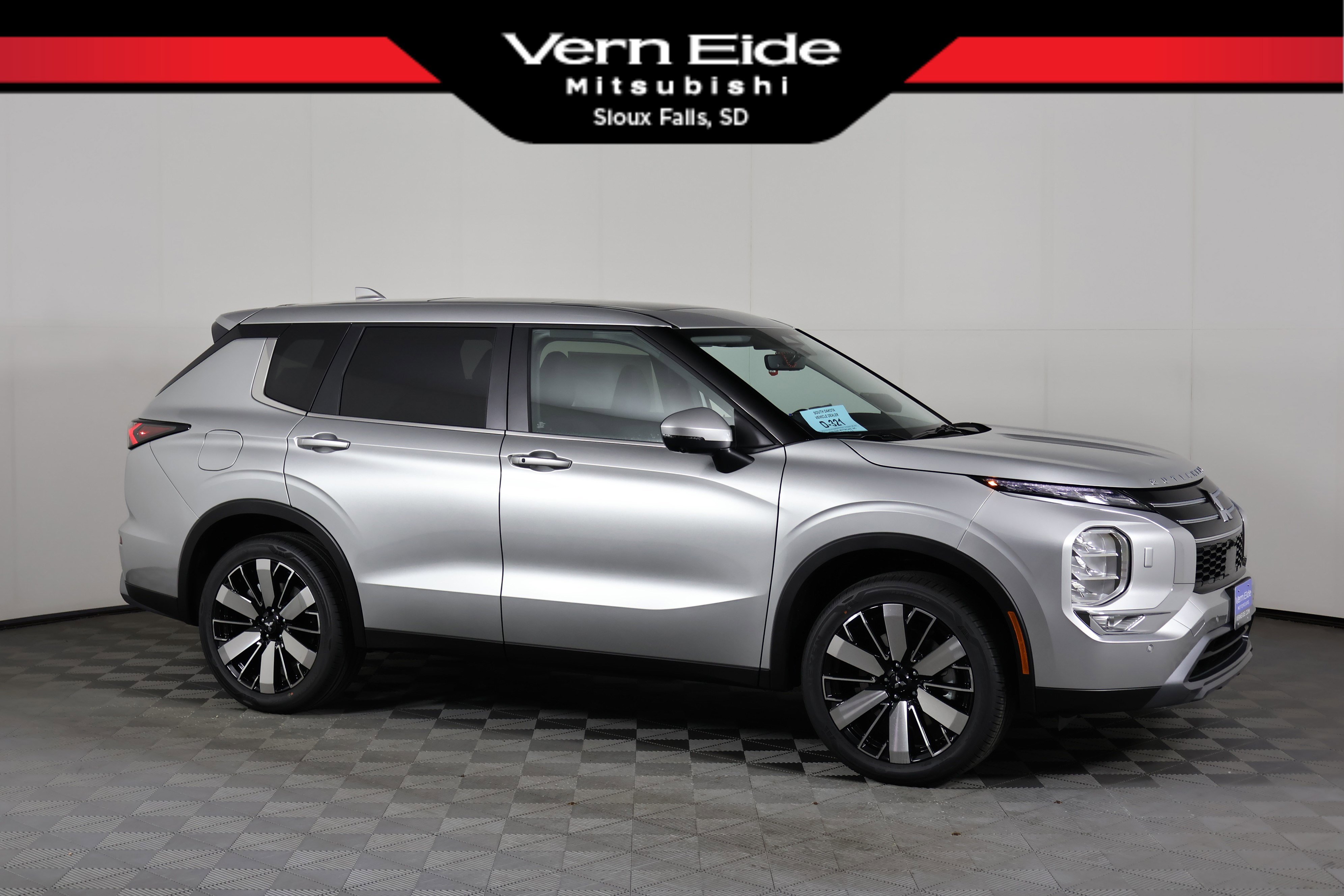 2026 Mitsubishi Outlander SE's photo