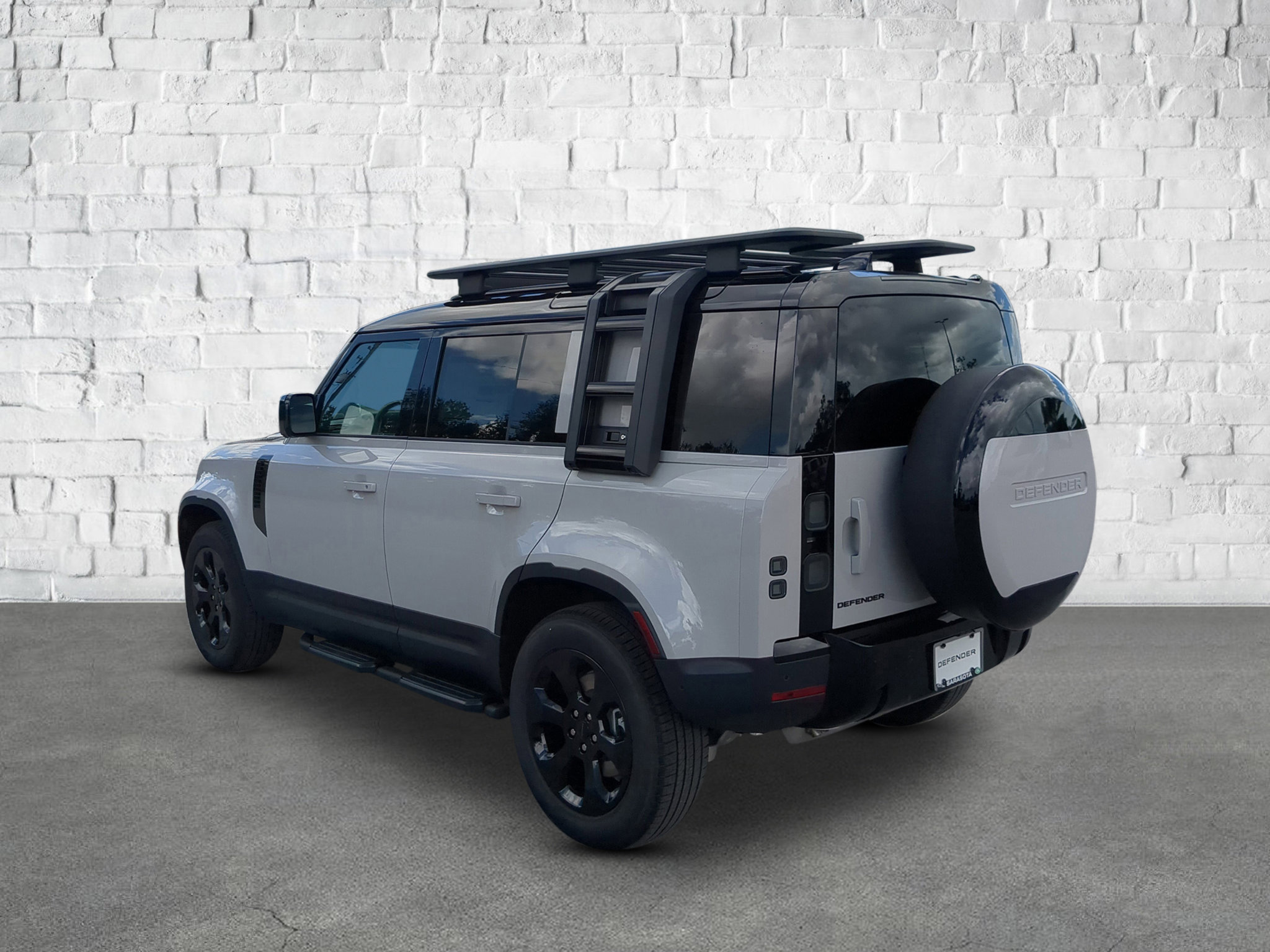 2026 Land Rover Defender 110 S photo 2