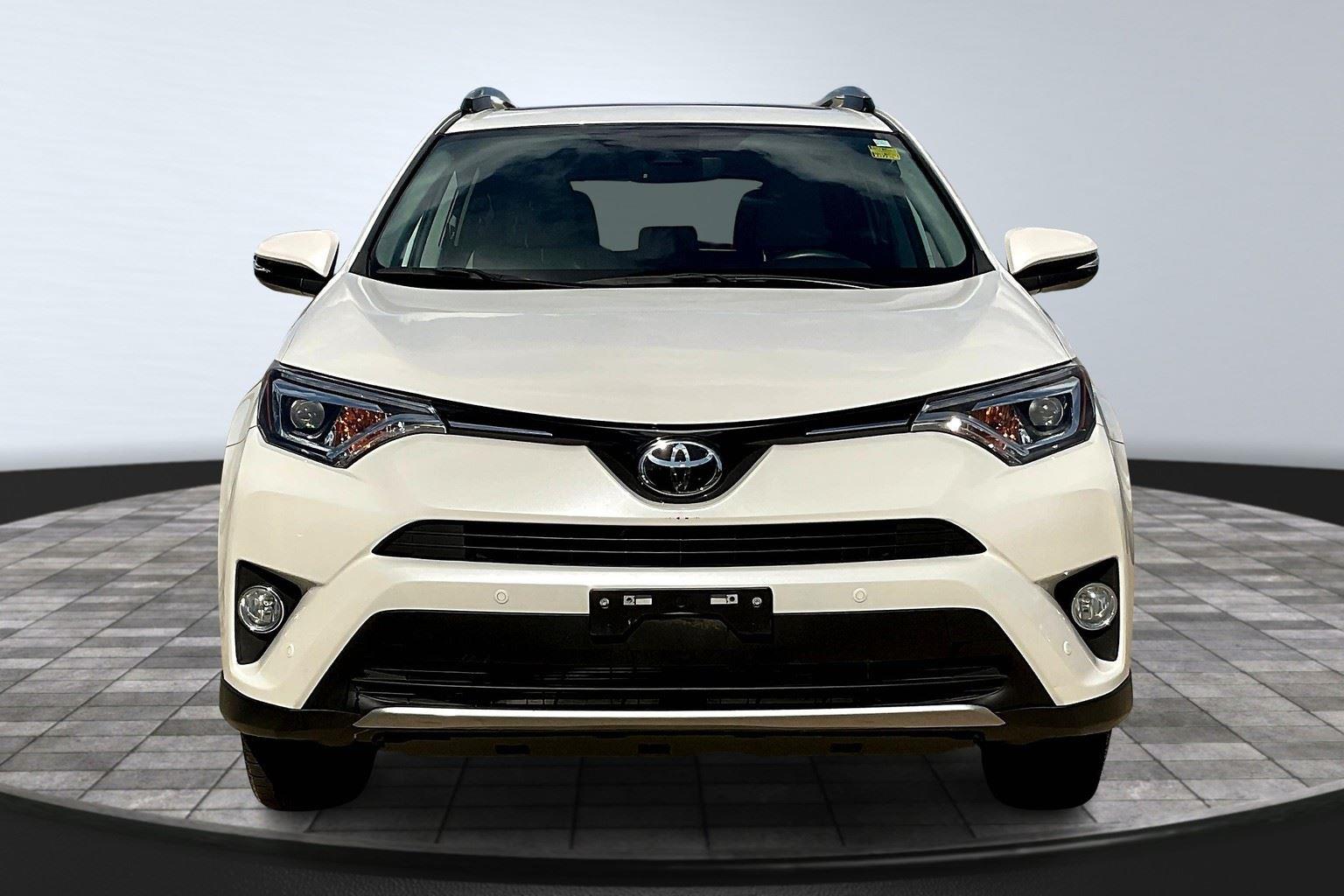 2017 Toyota RAV4 Limited photo 3