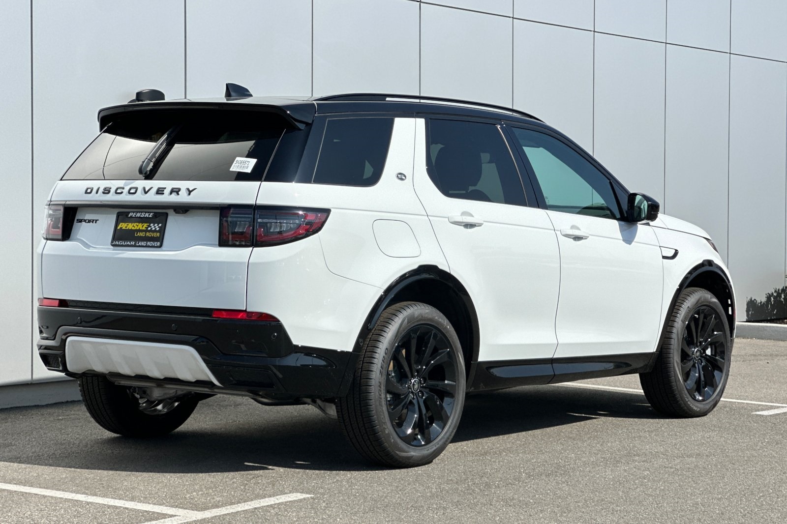 2025 Land Rover Discovery Sport Dynamic SE photo 3
