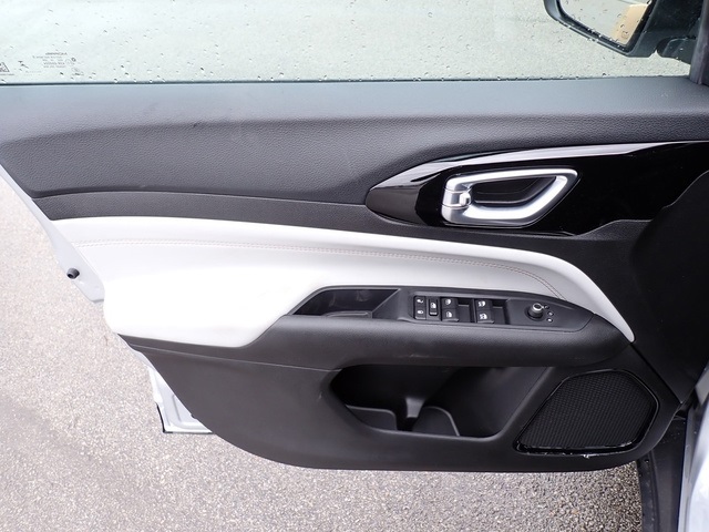 2025 Jeep Compass Limited photo 13