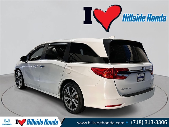 2023 Honda Odyssey Touring photo 2