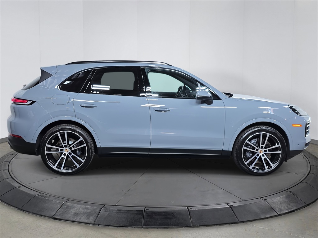 2025 Porsche Cayenne photo 4