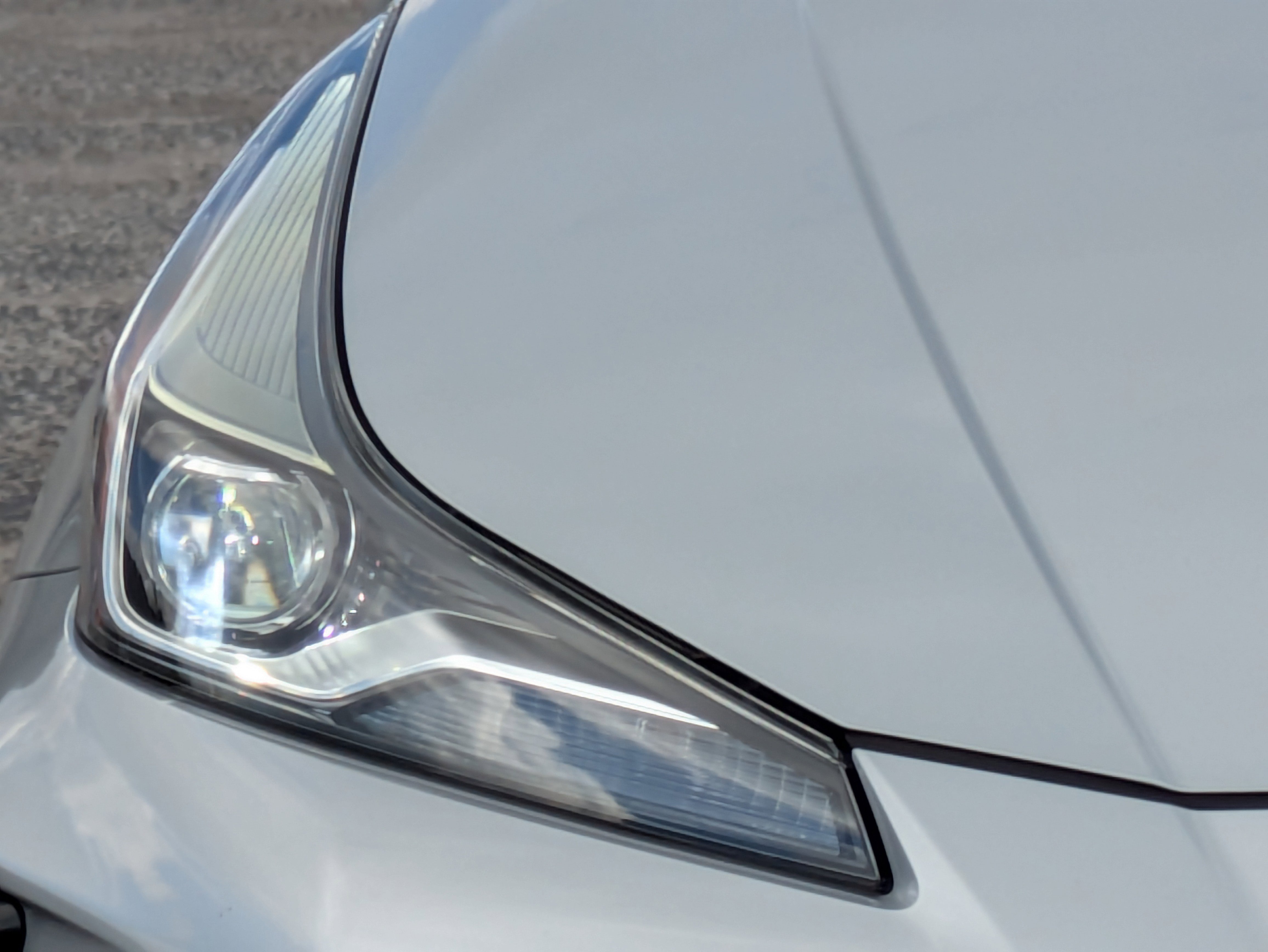 2019 Toyota Prius Limited photo 2
