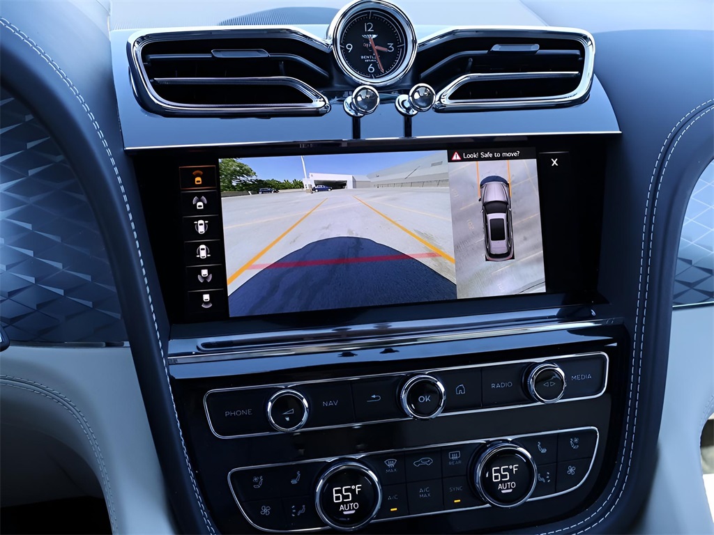 2023 Bentley Bentayga EWB Azure photo 23