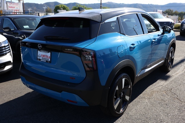 2025 Nissan Kicks SR photo 3