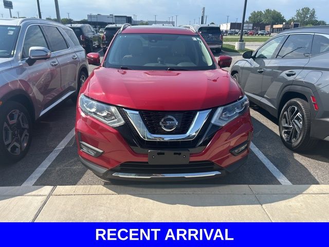 2017 Nissan Rogue SL photo 2