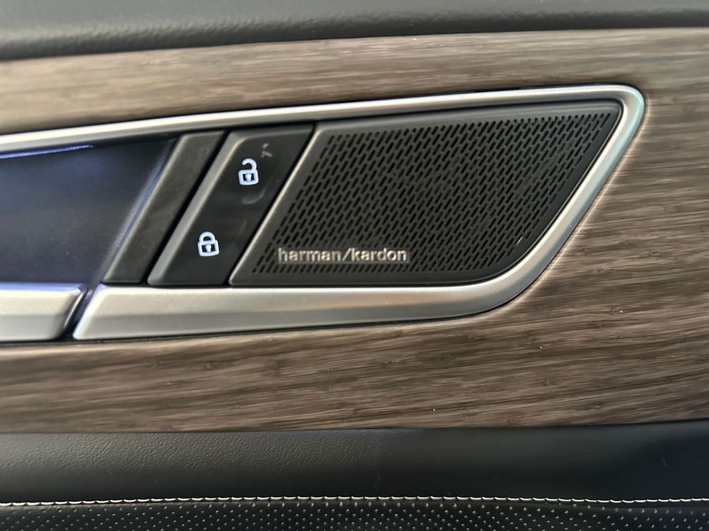 2024 Volkswagen Atlas SEL Premium R-Line photo 26