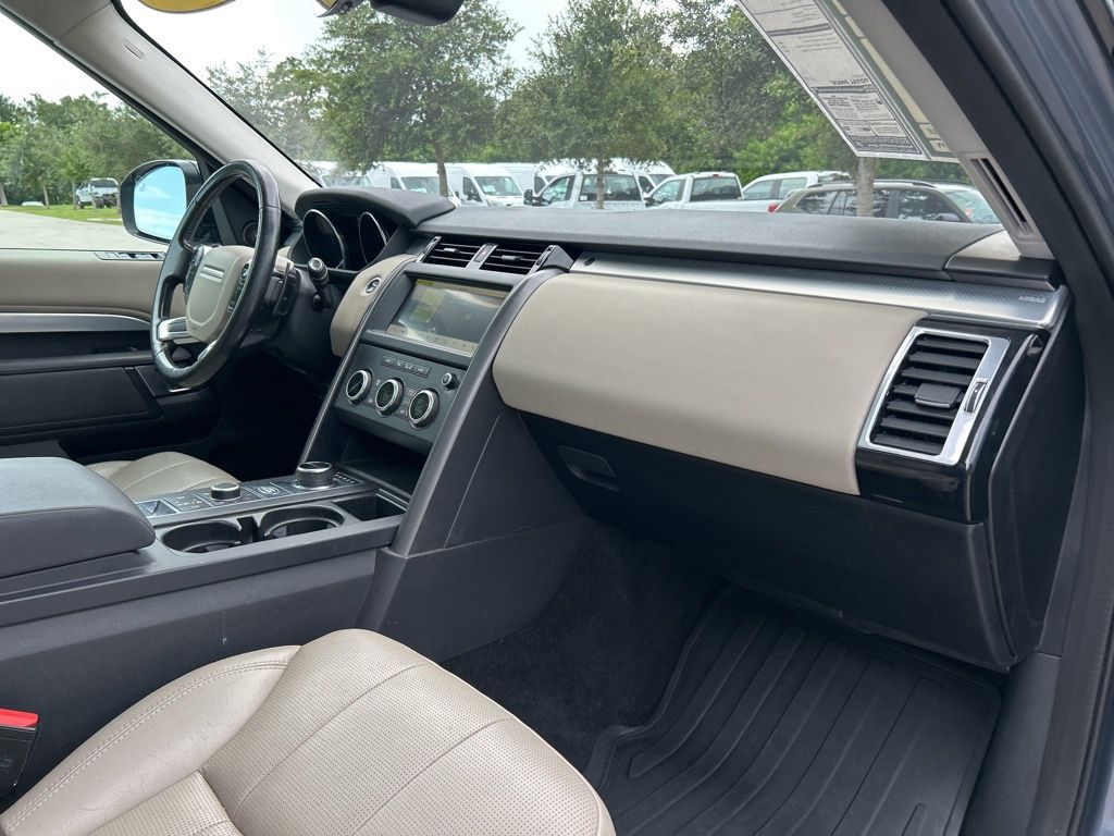 2020 Land Rover Discovery Landmark photo 36
