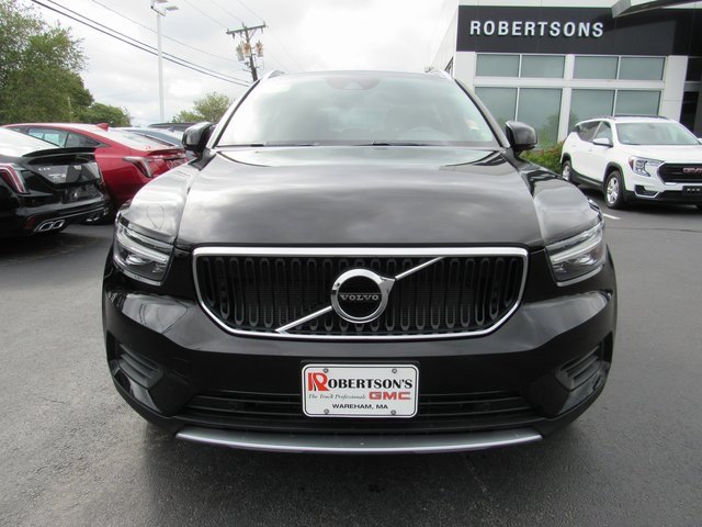2020 Volvo XC40 Momentum photo 3