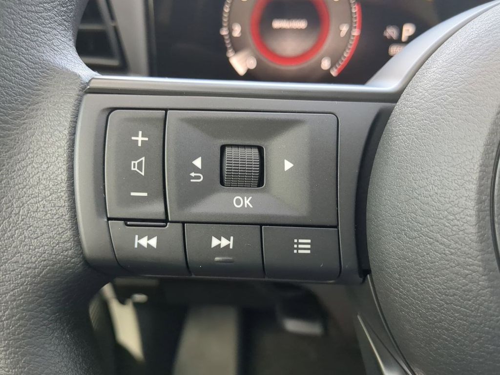 2025 Nissan Kicks SV photo 16