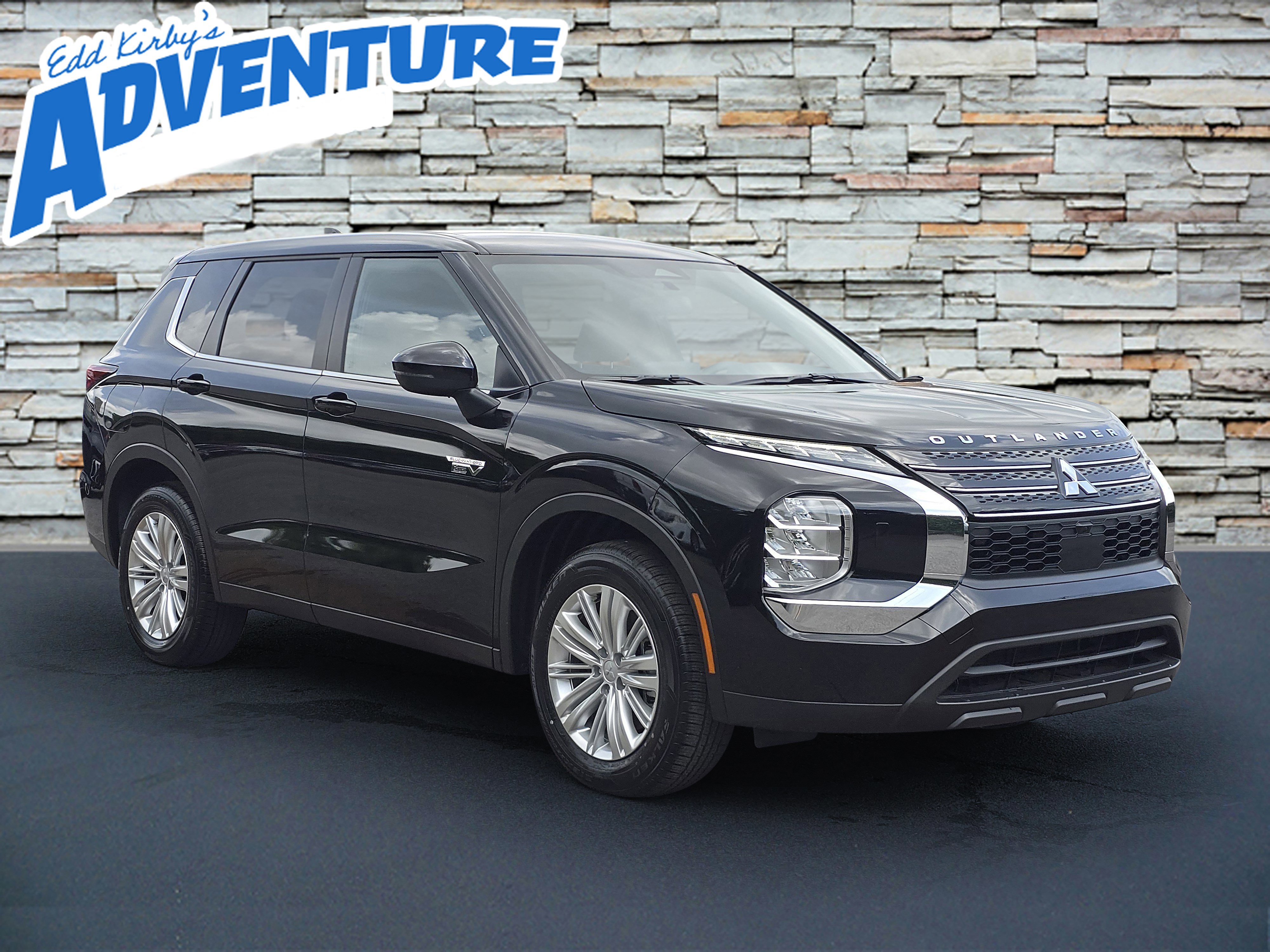 2025 Mitsubishi Outlander Plug-in Hybrid ES's photo