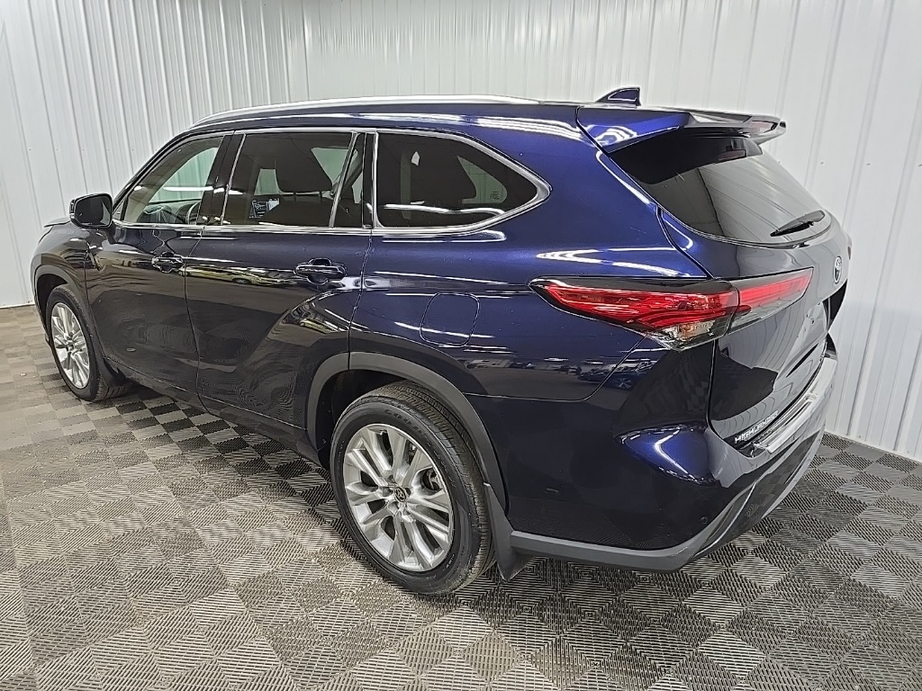 2022 Toyota Highlander Limited photo 8