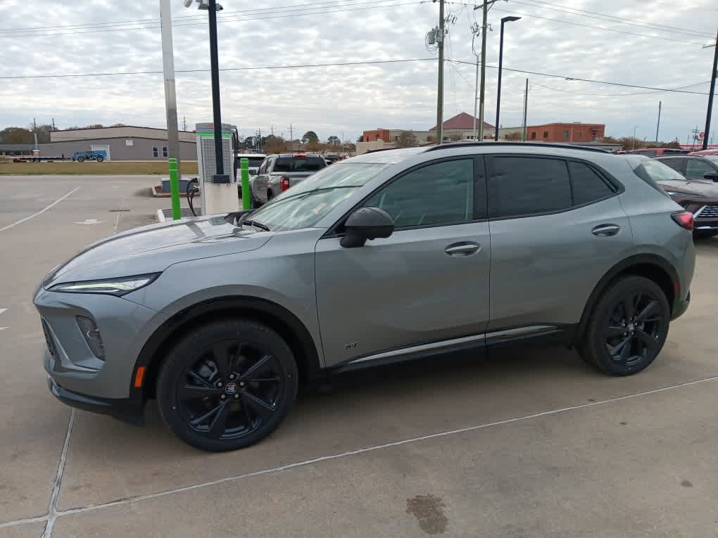 2025 Buick Envision Sport Touring photo 3