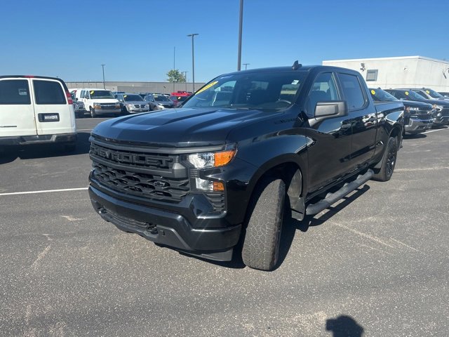 2023 Chevrolet Silverado 1500 Custom photo 3