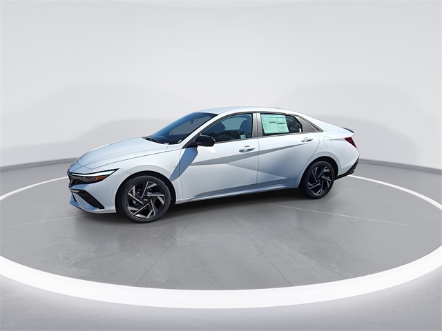 2025 Hyundai Elantra SEL Sport photo 4