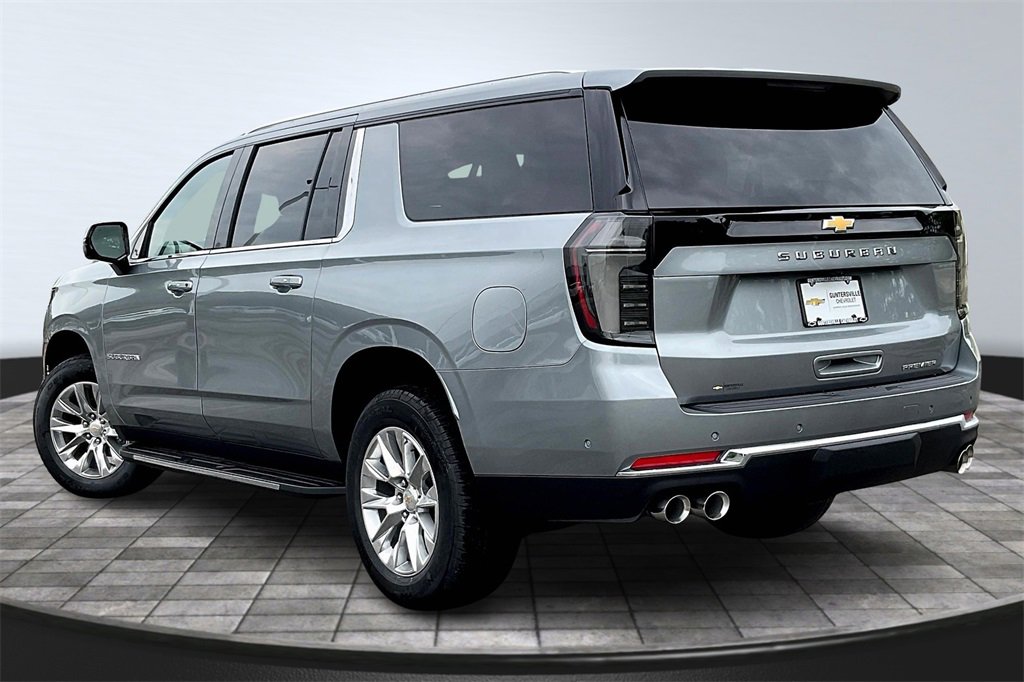2025 Chevrolet Suburban Premier photo 2