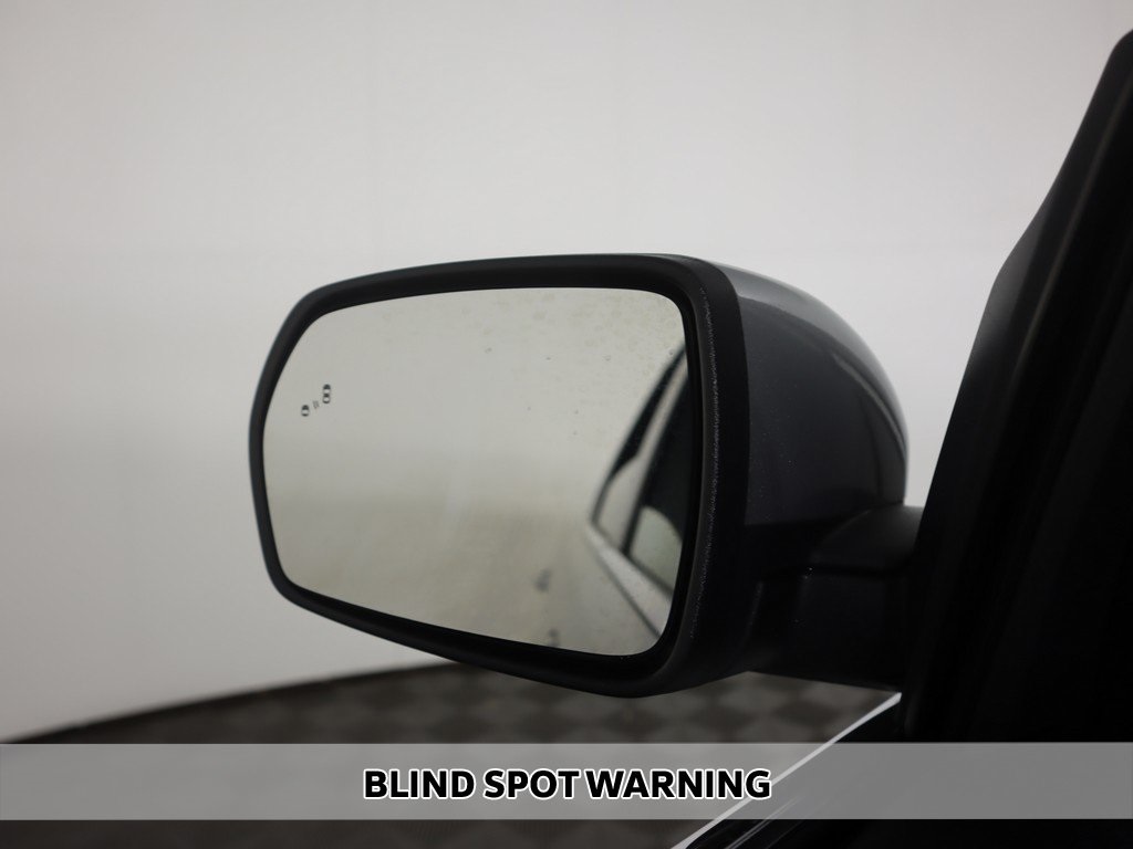 2024 Ford Edge SEL photo 2