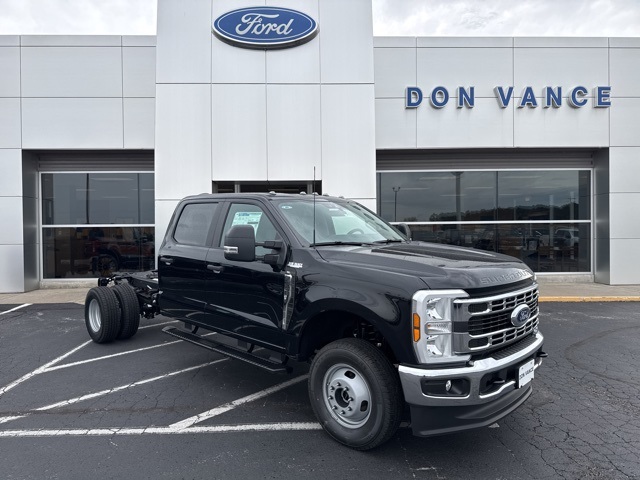 2026 Ford F-350 Super Duty Chassis Cab XL's photo