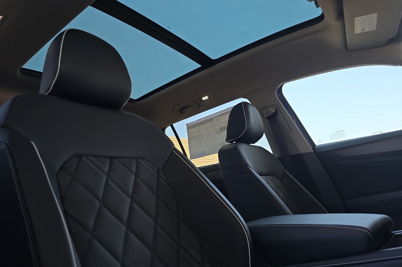 2025 Volkswagen Atlas SEL Premium R-Line photo 14