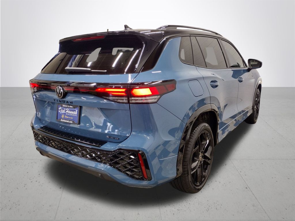 2025 Volkswagen Tiguan SE R-Line Black photo 12
