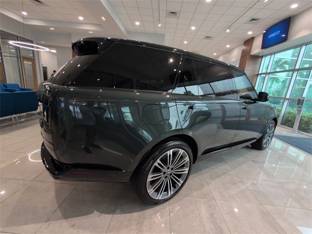 2025 Land Rover Range Rover SE photo 12