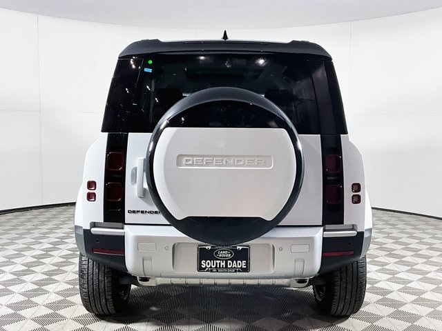 2025 Land Rover Defender 110 S photo 3