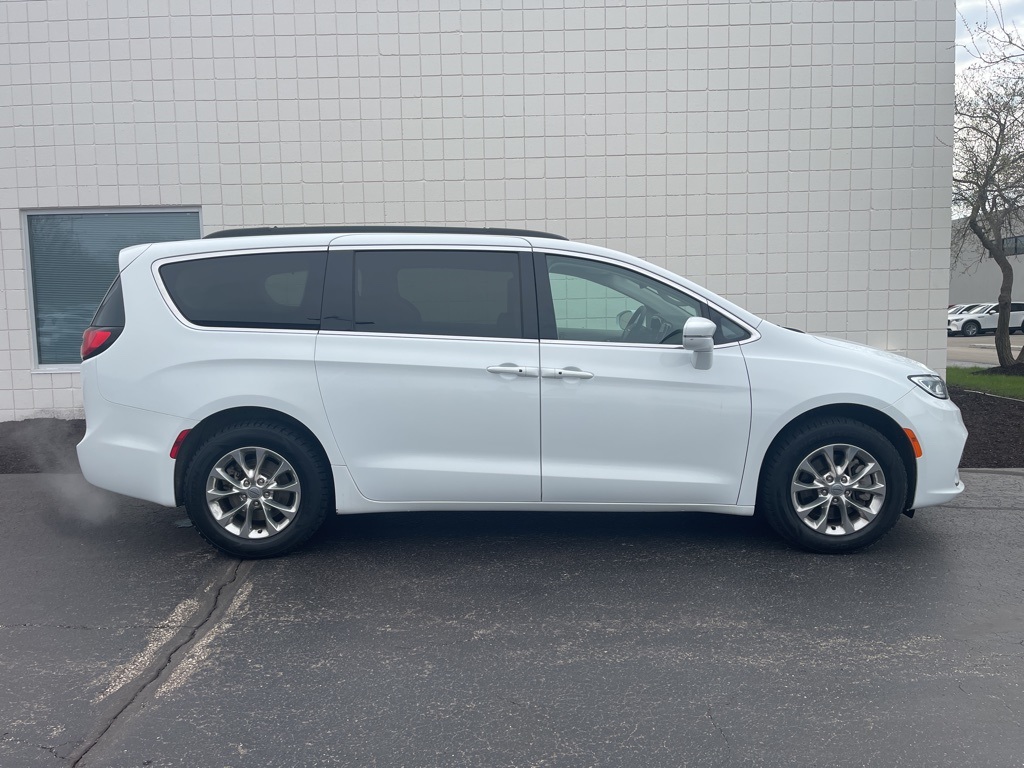 2022 Chrysler Pacifica Touring L photo 6