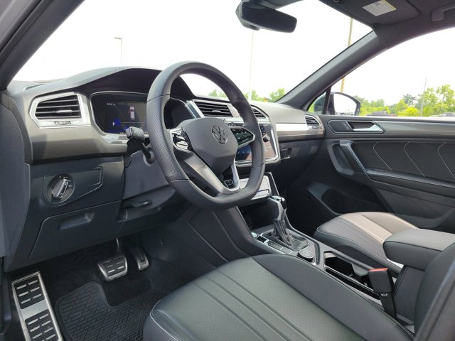 2024 Volkswagen Tiguan SE R-Line Black photo 18