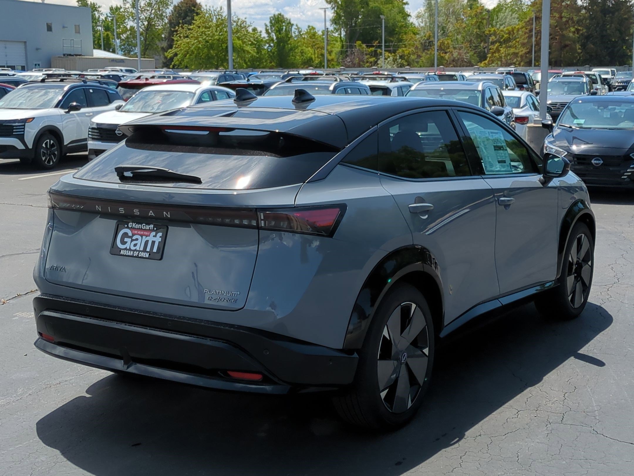 2025 Nissan ARIYA Platinum photo 3