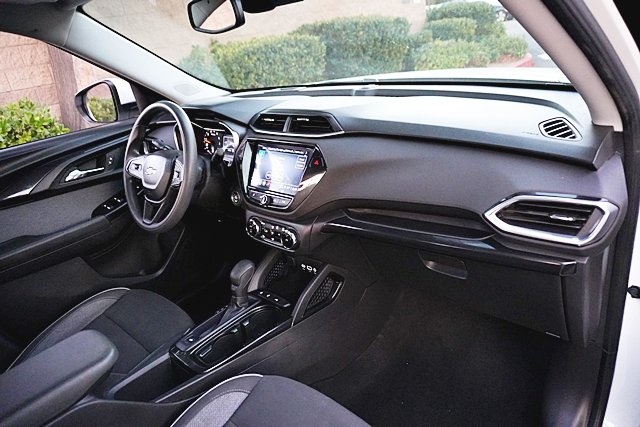 Used 2022 White Chevrolet LT image 9